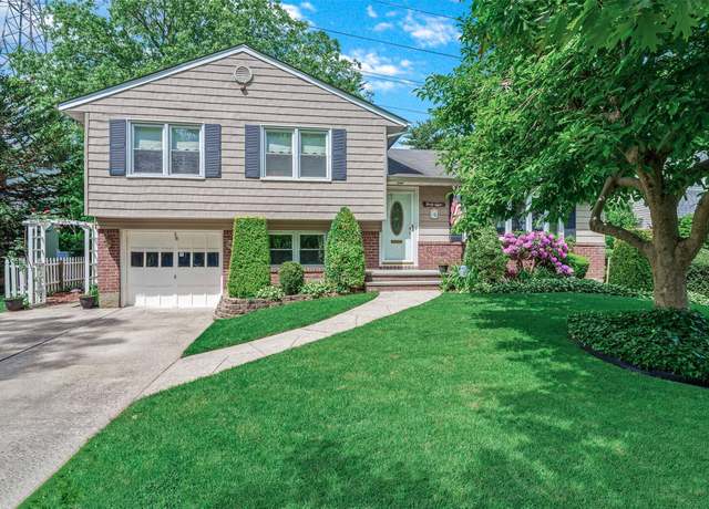 Property at 38 Pell Ter, Garden City, NY 11530, 3 beds, 1.5 baths