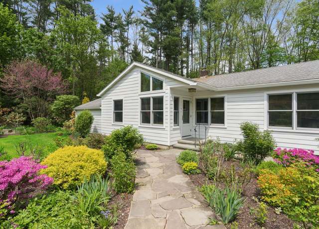 Property at 207 Elwyn Dr, Woodstock, NY 12498, 3 beds, 2 baths
