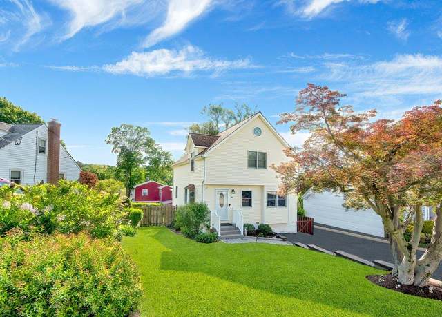 Property at 22 Livingston Ave, Valhalla, NY 10595, 3 beds, 2 baths