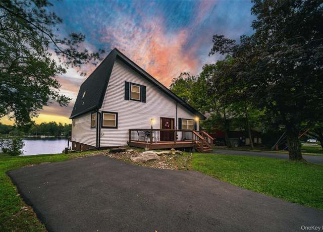 Property at 52 Crescent Cir, Rock Hill, NY 12775, 5 beds, 2.5 baths