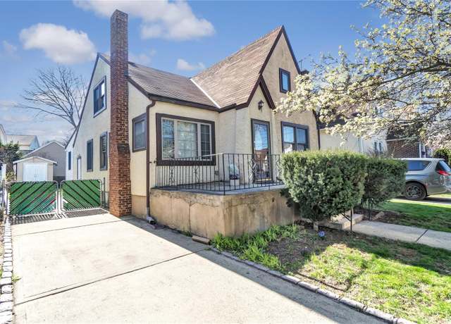 Property at 64 Barwick St, Floral Park, NY 11001, 3 beds, 1.5 baths