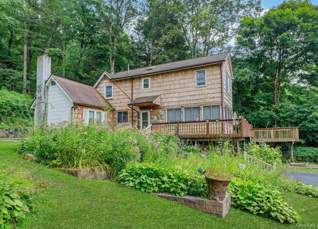 Property at 934 Peekskill Hollow Rd, Carmel, NY 10579, 4 beds, 3 baths