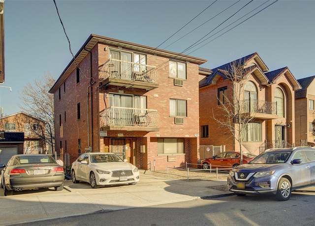 Property at 61-21 169th St, Fresh Meadows, NY 11365, 9 beds, 7 baths