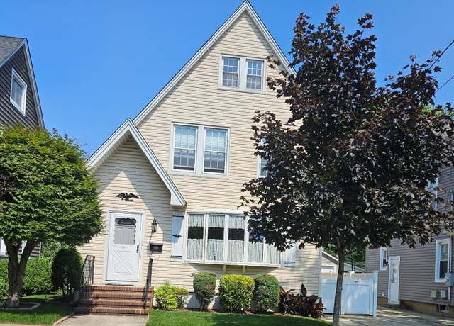 Property at 167 Stratford Ave, Williston Park, NY 11596, 3 beds, 2 baths