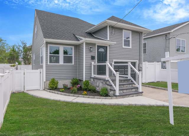 Property at 47 E Jackson Ave, Babylon, NY 11702, 3 beds, 2 baths