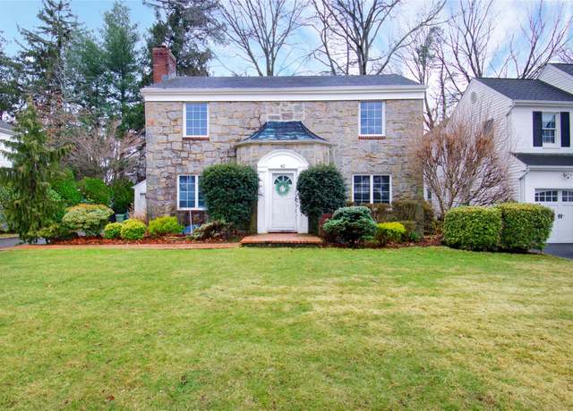Property at 82 Wyatt Rd, Garden City, NY 11530, 3 beds, 1.5 baths