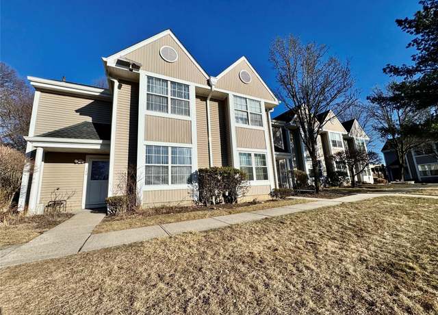 Property at 140 Creekside Cir, Spring Valley, NY 10977, 3 beds, 1.5 baths