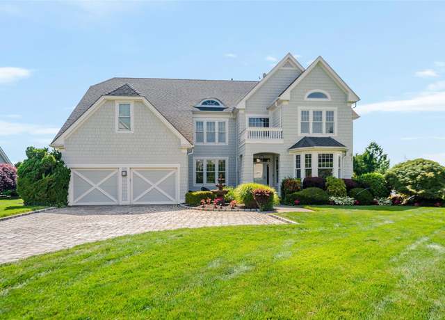 Property at 38 Pembroke Dr, Glen Cove, NY 11542, 5 beds, 4.5 baths