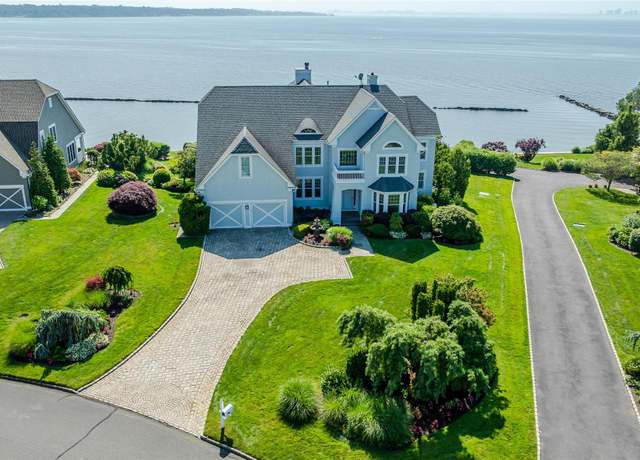 Property at 38 Pembroke Dr, Glen Cove, NY 11542, 4 beds, 4.5 baths