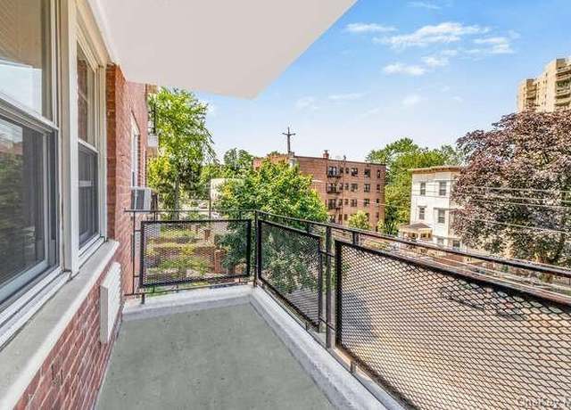 Property at 440 Warburton Ave Unit 2E, Yonkers, NY 10701, 2 beds, 1 bath