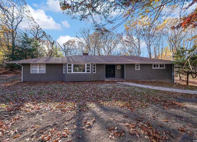 Property at 102 Cliff Rd, Port Jefferson, NY 11777, 3 beds, 2.5 baths
