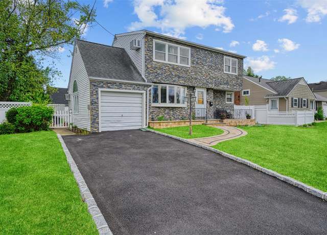 Property at 21 Westgate Rd, Massapequa Park, NY 11762, 6 beds, 3 baths
