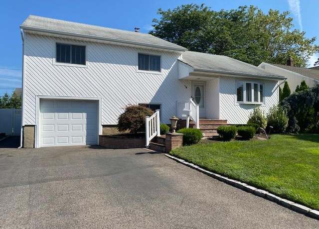 Property at 19 Lincrest St, Syosset, NY 11791, 3 beds, 2 baths