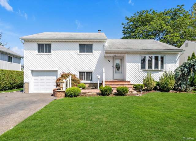 Property at 19 Lincrest St, Syosset, NY 11791, 3 beds, 2 baths