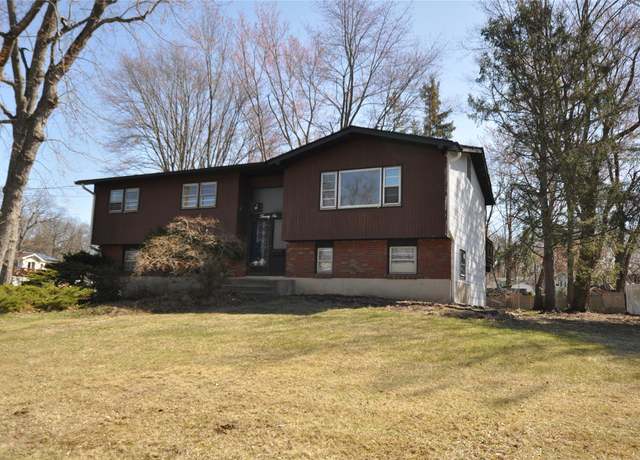 Property at 26 Lapin Ln, Blauvelt, NY 10913, 3 beds, 2.5 baths