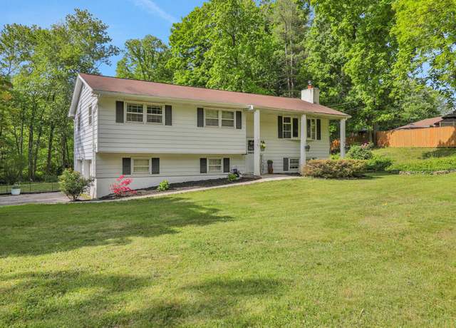 Property at 33 Greentree Dr N, Hyde Park, NY 12538, 4 beds, 2.5 baths