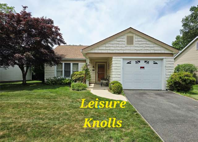 Property at 201 Kingston Dr, Ridge, NY 11961, 2 beds, 2 baths