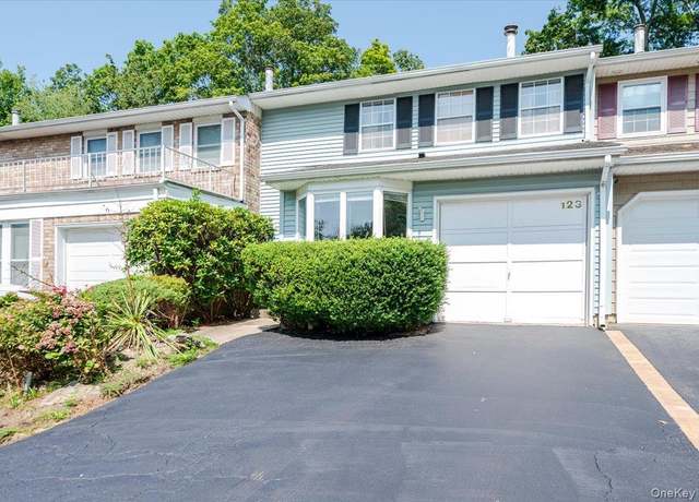 Property at 123 Terrace Ct, Woodbury, NY 11797, 3 beds, 2.5 baths