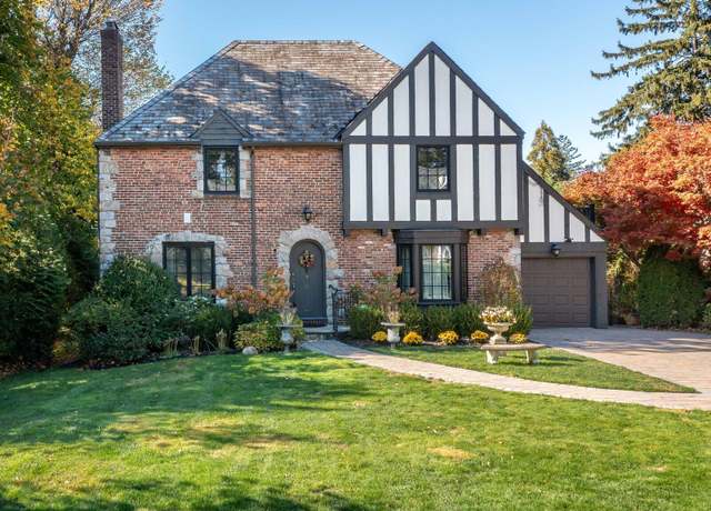 Property at 23 Castle Ridge Rd, Manhasset, NY 11030, 3 beds, 2.5 baths