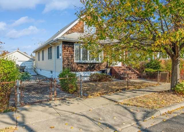 Property at 691 Arthur St, Baldwin, NY 11510, 4 beds, 1.5 baths