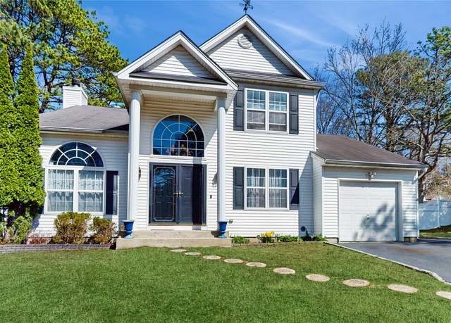 Property at 33 Summersweet Dr, Middle Island, NY 11953, 3 beds, 2.5 baths