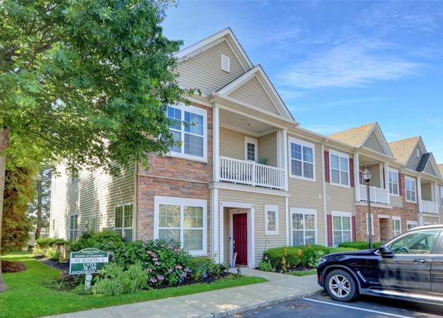 Property at 32 Southampton Dr, Massapequa, NY 11758, 2 beds, 2 baths