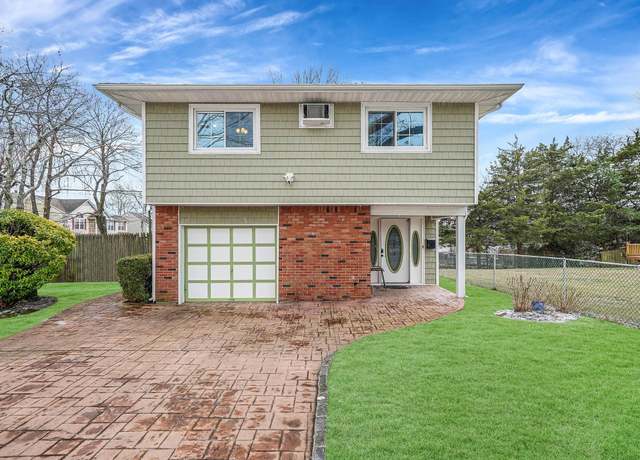 Property at 44 Lee Ave, Wheatley Heights, NY 11798, 5 beds, 2 baths