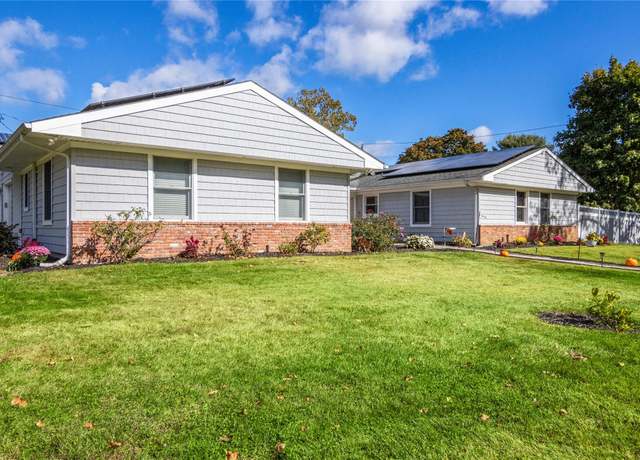 Property at 11 Onyx Dr, Stony Brook, NY 11790, 4 beds, 3 baths