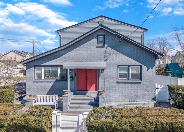 Property at 360 Franklin Ave, Hewlett, NY 11557, 8 beds, 5 baths