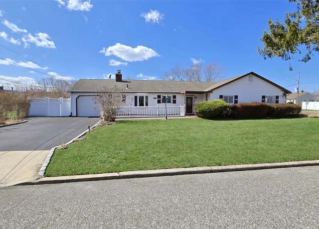Property at 48 Bellwood Ave, South Setauket, NY 11720, 4 beds, 2 baths