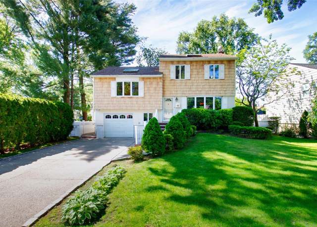 Property at 172 Brook St, Garden City, NY 11530, 4 beds, 2 baths