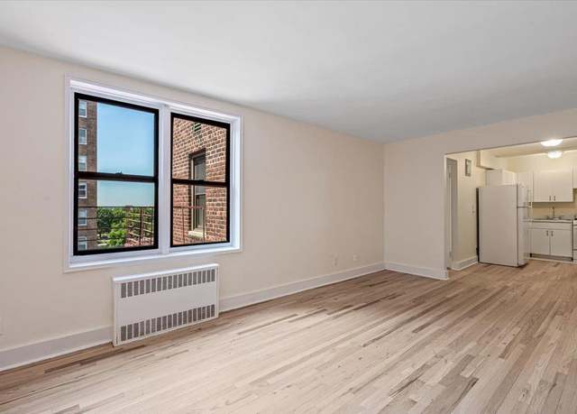 Property at 8423 Manton St Unit 6E, Briarwood, NY 11435, 1 bed, 1 bath
