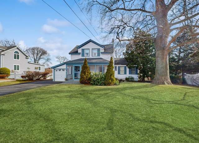 Property at 18 Dale Dr, Oakdale, NY 11769, 3 beds, 1.5 baths