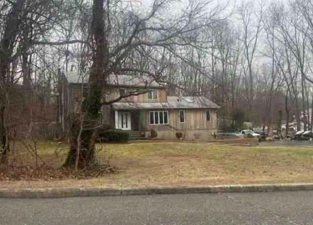 Property at 3 Jacobs Path, Melville, NY 11747, 5 beds, 2.5 baths