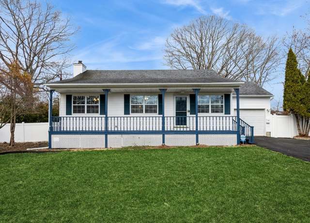Property at 29 Rockledge Dr, Shirley, NY 11967, 3 beds, 2 baths