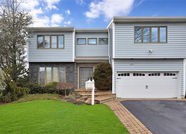 Property at 3367 Harold St, Oceanside, NY 11572, 4 beds, 2.5 baths