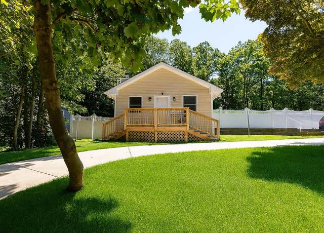 Property at 60 Lower Rocky Point Rd, Sound Beach, NY 11789, 2 beds, 1 bath