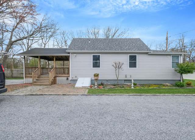 Property at 82 Wood Ave, Mastic, NY 11950, 2 beds, 1 bath