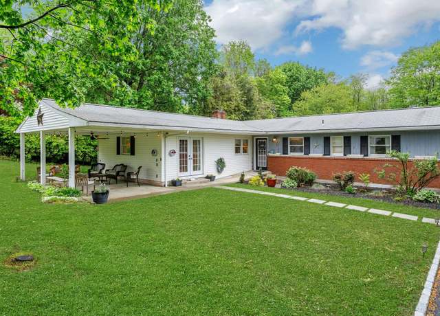 Property at 25 Macgregor Dr, Mahopac, NY 10541, 3 beds, 2.5 baths