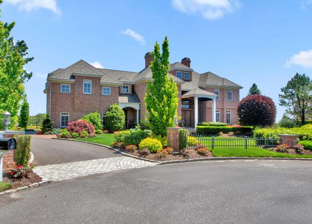 Property at 27 True Harbour Way, West Islip, NY 11795, 5 beds, 4.5 baths