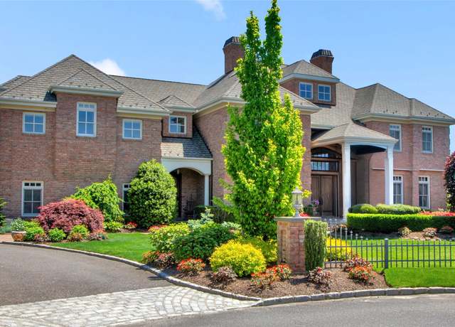 Property at 27 True Harbour Way, West Islip, NY 11795, 5 beds, 4.5 baths