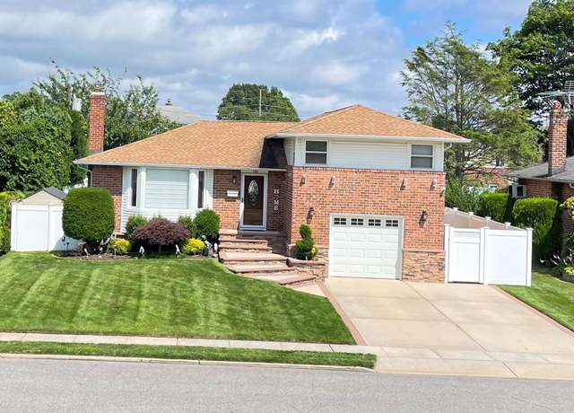 Property at 104 Beverly Pl, Levittown, NY 11756, 3 beds, 2.5 baths