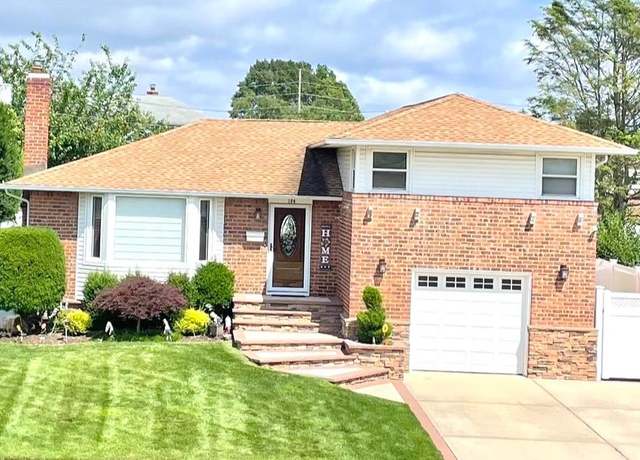 Property at 104 Beverly Pl, Levittown, NY 11756, 3 beds, 2.5 baths