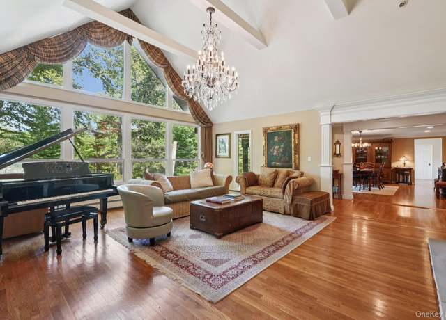 Property at 11 Old Phillips Hill Rd, New City, NY 10956, 4 beds, 4.5 baths