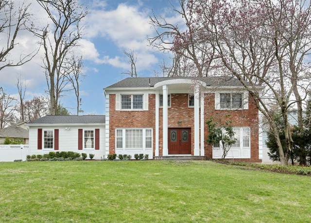 Property at 2 Windgate Dr, New City, NY 10956, 5 beds, 3 baths