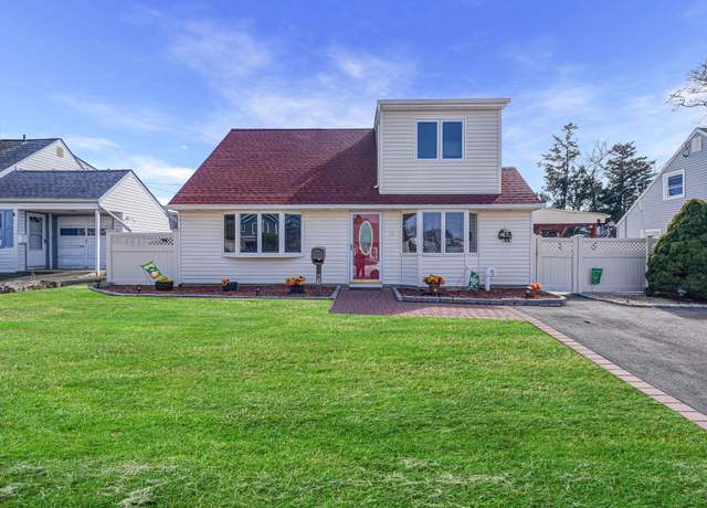 Property at 21 Aldin Ln, Levittown, NY 11756, 4 beds, 2 baths