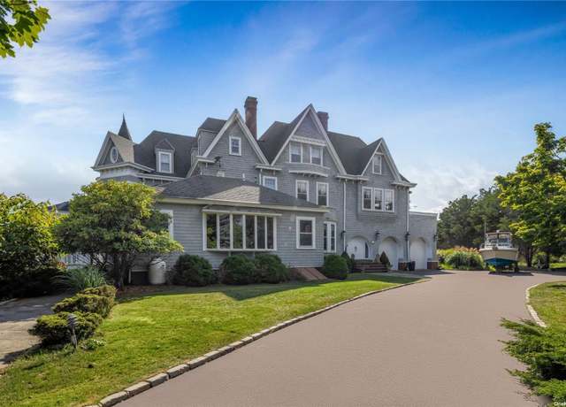 Property at 9 Convent Ln, Center Moriches, NY 11934, 8 beds, 4.5 baths