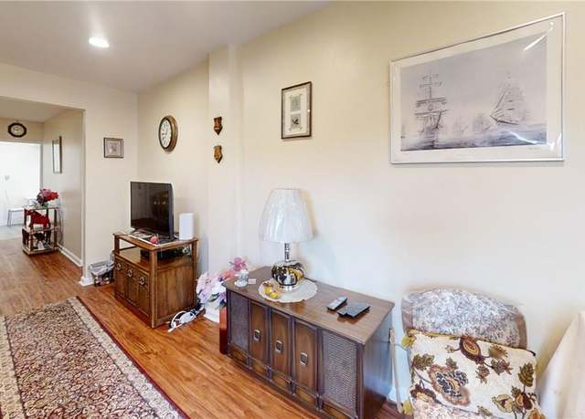 Property at 50 White Oak St Unit 4B, New Rochelle, NY 10801, 2 beds, 1 bath
