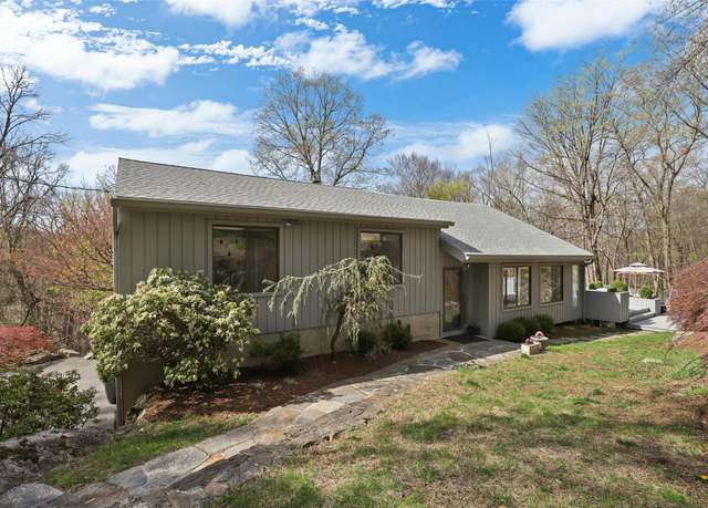 Property at 6 Manor Dr, Goldens Bridge, NY 10526, 4 beds, 3 baths