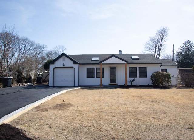 Property at 532 Bellmore St, West Islip, NY 11795, 3 beds, 2 baths